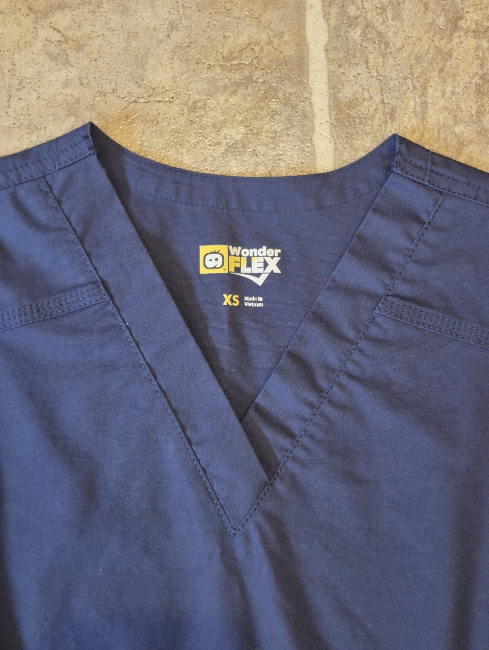 Lot Of 3 Scrubs For Women Size XS, 2 Tops And A Pair Of Pants - Picture 7 of 7